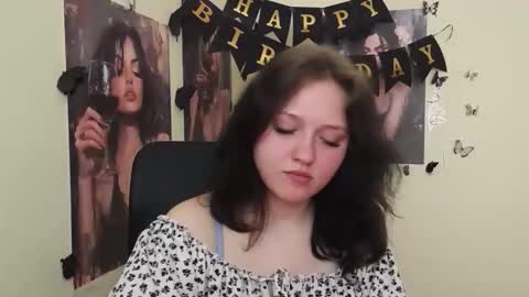 Snapshot of _foxy_lady chatting on May 2026 06:29:01 AM Alice online show from May 2026 06:29:01 AM