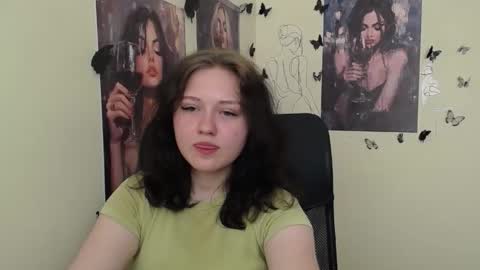 Snapshot of _foxy_lady chatting on May 2026 06:08:01 AM Alice online show from May 2026 06:08:01 AM