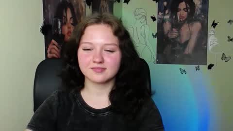 Snapshot of _foxy_lady chatting on May 2026 07:02:02 AM Alice online show from May 2026 07:02:02 AM