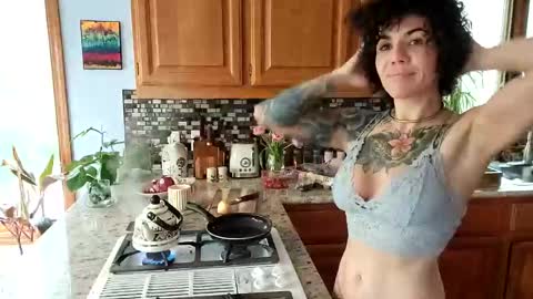 Frankie Rivers allmylinks  online show from February 2025 07:53:01 PM