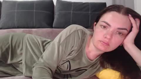 Snapshot of _hidden_frommymoom_ chatting on March 2026 06:57:01 PM Criss4u online show from March 2026 06:57:01 PM