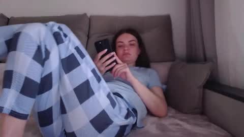 Snapshot of _hidden_frommymoom_ chatting on April 2026 07:20:02 AM Criss4u online show from April 2026 07:20:02 AM