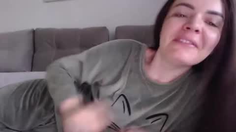 Snapshot of _hidden_frommymoom_ chatting on April 2026 05:49:01 AM Criss4u online show from April 2026 05:49:01 AM