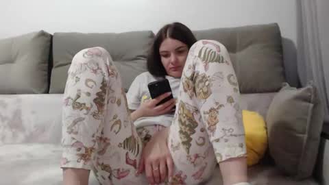 Snapshot of _hidden_frommymoom_ chatting on April 2026 06:28:01 PM Criss4u online show from April 2026 06:28:01 PM