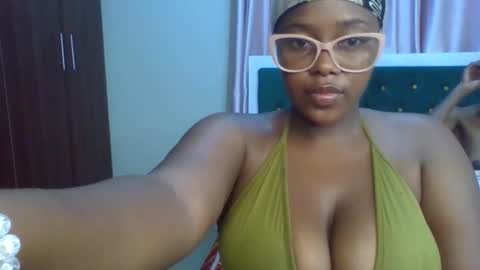 _honey_bloom online show from February 2026 02:40:01 AM