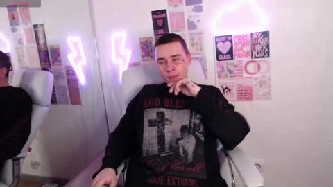 _honeyberry_ online show from February 2026 07:29:02 PM