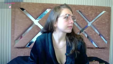 Snapshot of _isaabellaa chatting on June 2026 01:17:02 PM Isa online show from June 2026 01:17:02 PM