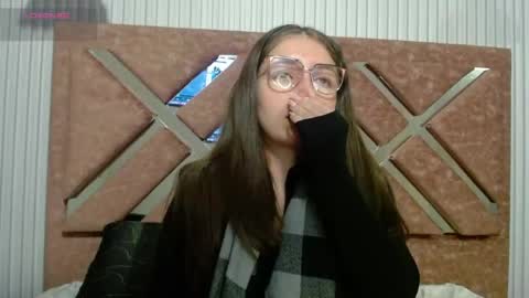 Snapshot of _isaabellaa chatting on June 2026 10:57:02 AM Isa online show from June 2026 10:57:02 AM