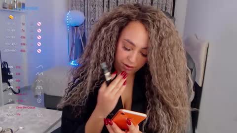 Snapshot of _just_a_queen_3 chatting on October 2025 05:23:02 PM _just_a_queen_3 online show from October 2025 05:23:02 PM