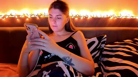 Snapshot of _just_a_simple_girl chatting on December 2024 08:14:02 PM _just_a_simple_girl online show from December 2024 08:14:02 PM