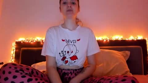 Snapshot of _just_a_simple_girl chatting on January 2025 11:59:01 AM _just_a_simple_girl online show from January 2025 11:59:01 AM
