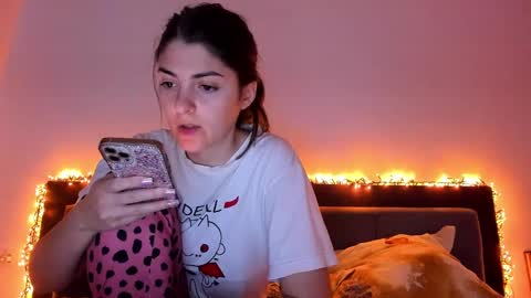 Snapshot of _just_a_simple_girl chatting on January 2025 03:02:01 PM _just_a_simple_girl online show from January 2025 03:02:01 PM