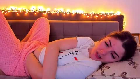 Snapshot of _just_a_simple_girl chatting on February 2025 02:23:02 PM _just_a_simple_girl online show from February 2025 02:23:02 PM