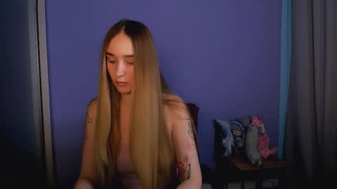 _kellykitten_ online show from November 2025 10:47:02 AM