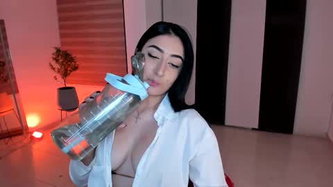 Kendra online show from November 2025 12:43:01 AM