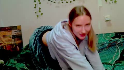 _kikiclark_ online show from November 2025 09:06:02 PM