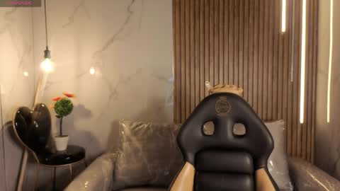 _kitten_1 online show from April 2026 03:10:02 AM