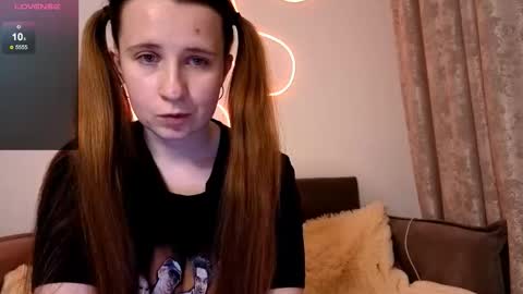 _kylle_ online show from November 2025 07:41:02 PM