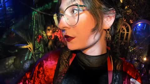 Lady Luna online show from April 2026 09:23:01 PM