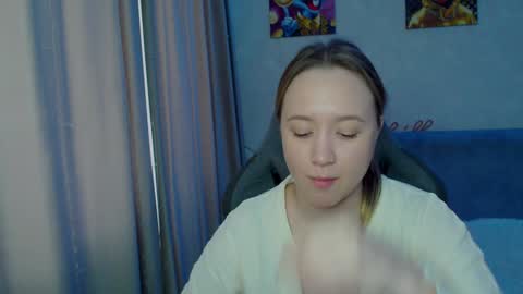 _lalune_ online show from February 2025 05:10:01 AM