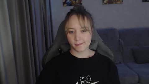 _lalune_ online show from March 2025 04:03:02 PM