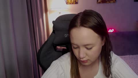 _lalune_ online show from September 2025 05:31:01 AM