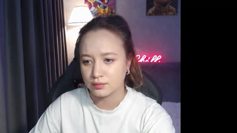 _lalune_ online show from November 2025 02:56:01 PM