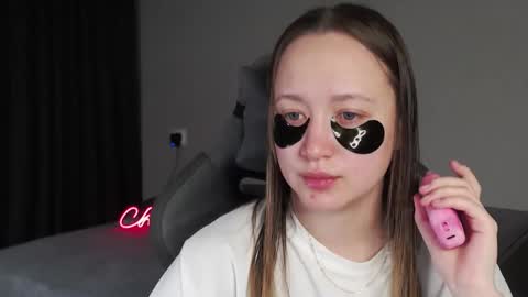 _lalune_ online show from December 2025 03:38:02 AM