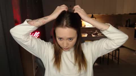 _lalune_ online show from February 2026 04:57:02 PM