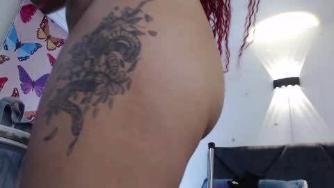 Snapshot of _lili_rose chatting on February 2025 09:24:02 PM Lili online show from February 2025 09:24:02 PM