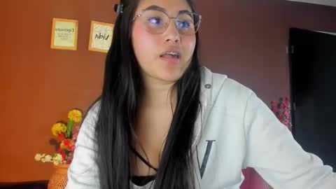 Ivy 3 online show from November 2025 07:02:02 PM