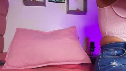 Lorrayne online show from February 2025 11:54:01 AM