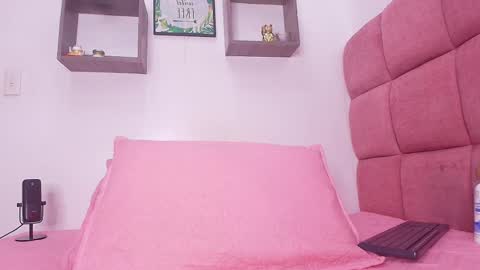 Lorrayne online show from February 2025 11:52:01 AM