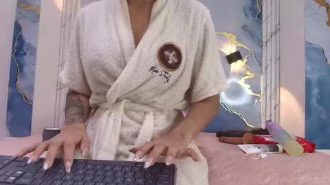 Lorrayne online show from September 2025 12:05:01 PM