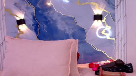 Lorrayne online show from October 2025 12:03:01 PM