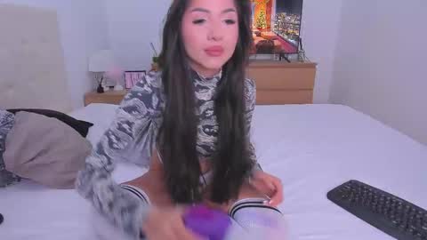 Lynna online show from December 2025 10:26:01 PM