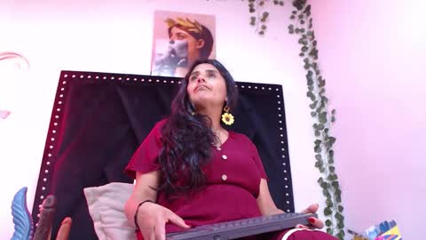 _marcela__ online show from October 2025 12:33:01 PM