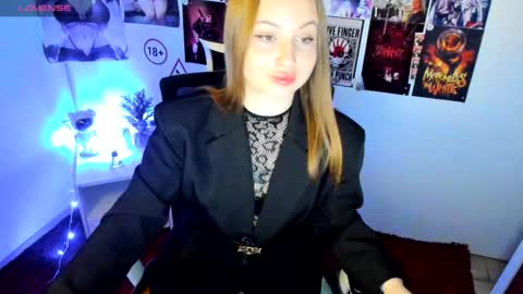 Snapshot of _margoqueen_ chatting on October 2025 10:19:01 PM Margo online show from October 2025 10:19:01 PM