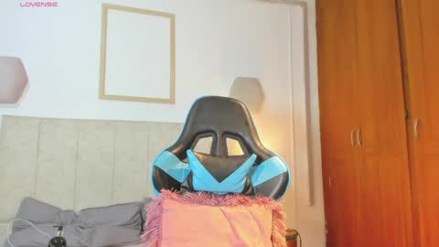 Snapshot of _maria_foxx_ chatting on April 2026 06:43:02 PM Maria online show from April 2026 06:43:02 PM
