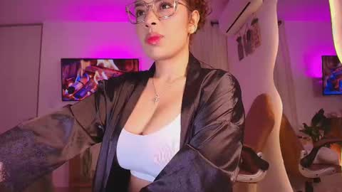 Marce  online show from October 2025 12:11:01 PM