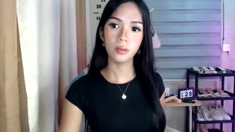 Melly online show from April 2026 12:43:01 PM