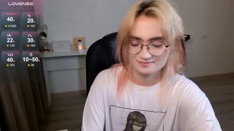 Snapshot of _meow_neko_ chatting on November 2025 08:29:01 PM _meow_neko_ online show from November 2025 08:29:01 PM