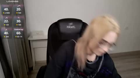 _meow_neko_ online show from February 2026 04:25:02 PM