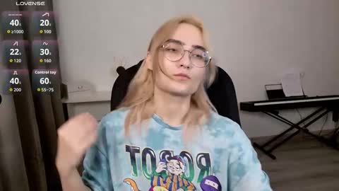 _meow_neko_ online show from February 2026 10:41:02 PM