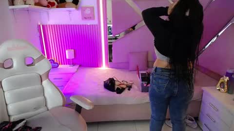  Mia  online show from January 2026 12:29:02 PM