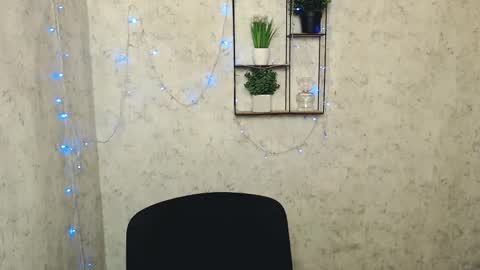 Mia online show from February 2025 05:04:02 PM