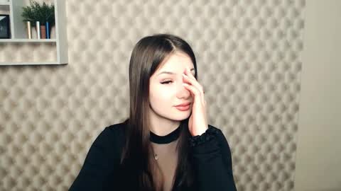 Mia online show from March 2025 02:12:02 PM