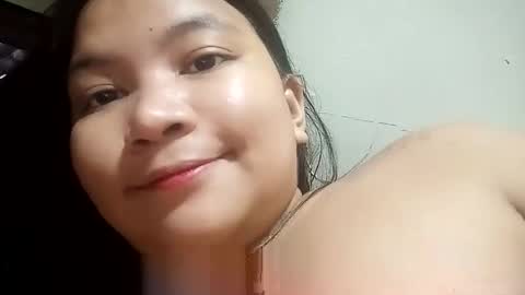 Snapshot of _milkytitsmomxx_ chatting on February 2026 06:57:02 PM _milkytitsmomxx_ online show from February 2026 06:57:02 PM