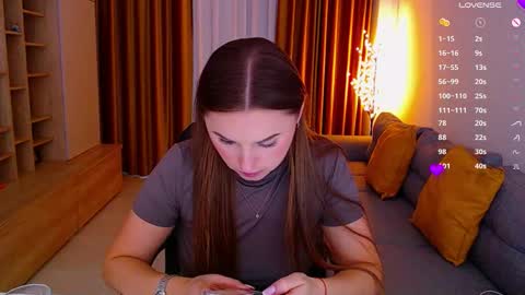 Mia online show from November 2025 10:13:02 AM