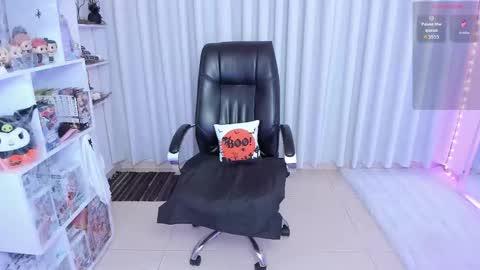 Hanna  Idependent Model   online show from October 2025 02:00:01 AM